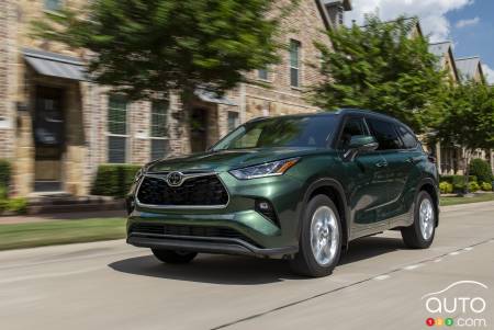 Green 2023 Toyota Highlander